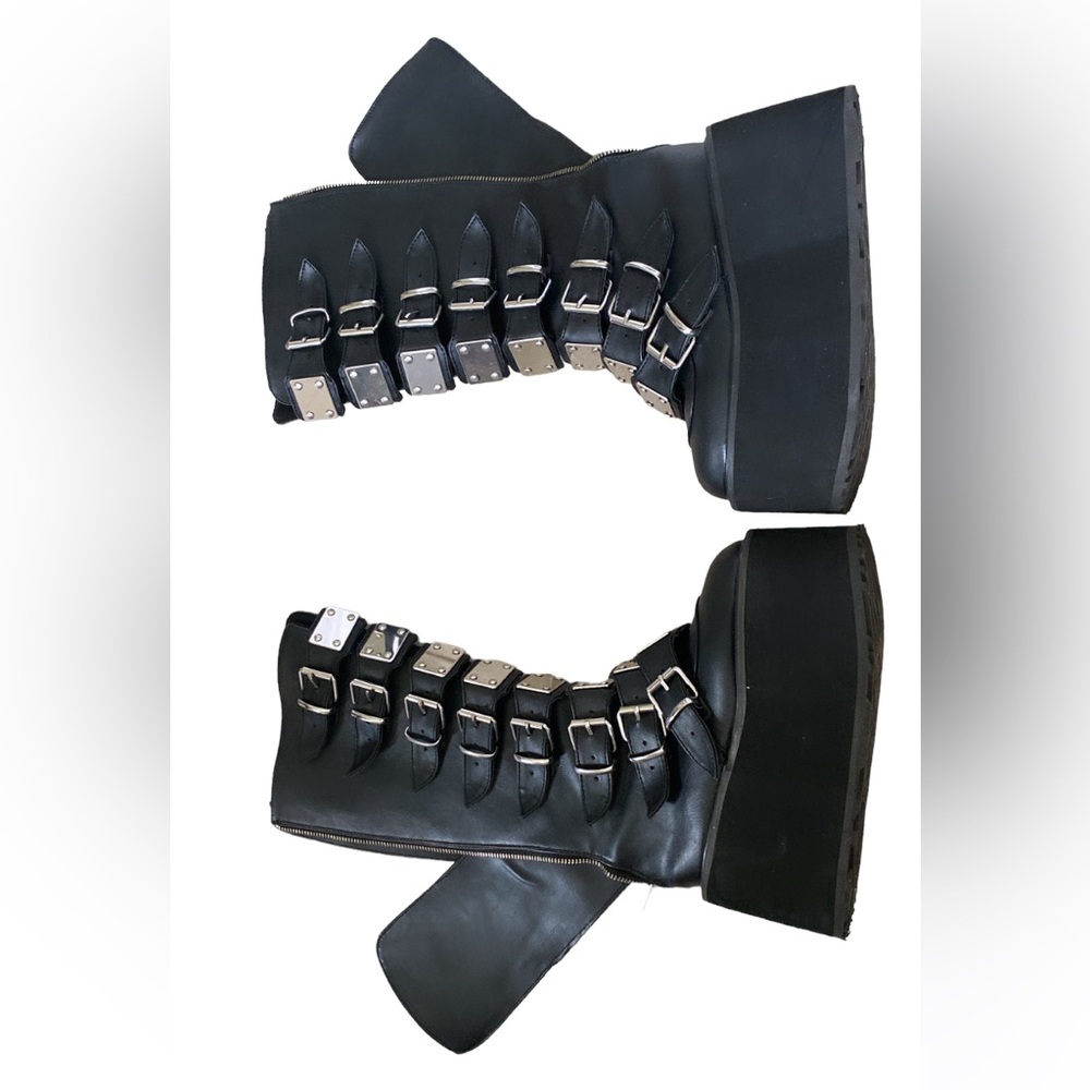 DEMONÍA KNEE HIGH CALF PLATFORMS